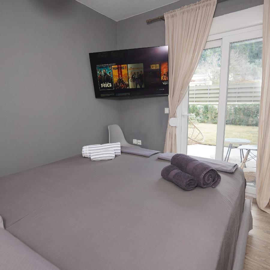 Villa Eli - Luxury Nature Getaway - Strategically Located For Beach Exploration - Onsite Power For Electric Vehicle فوركا المظهر الخارجي الصورة